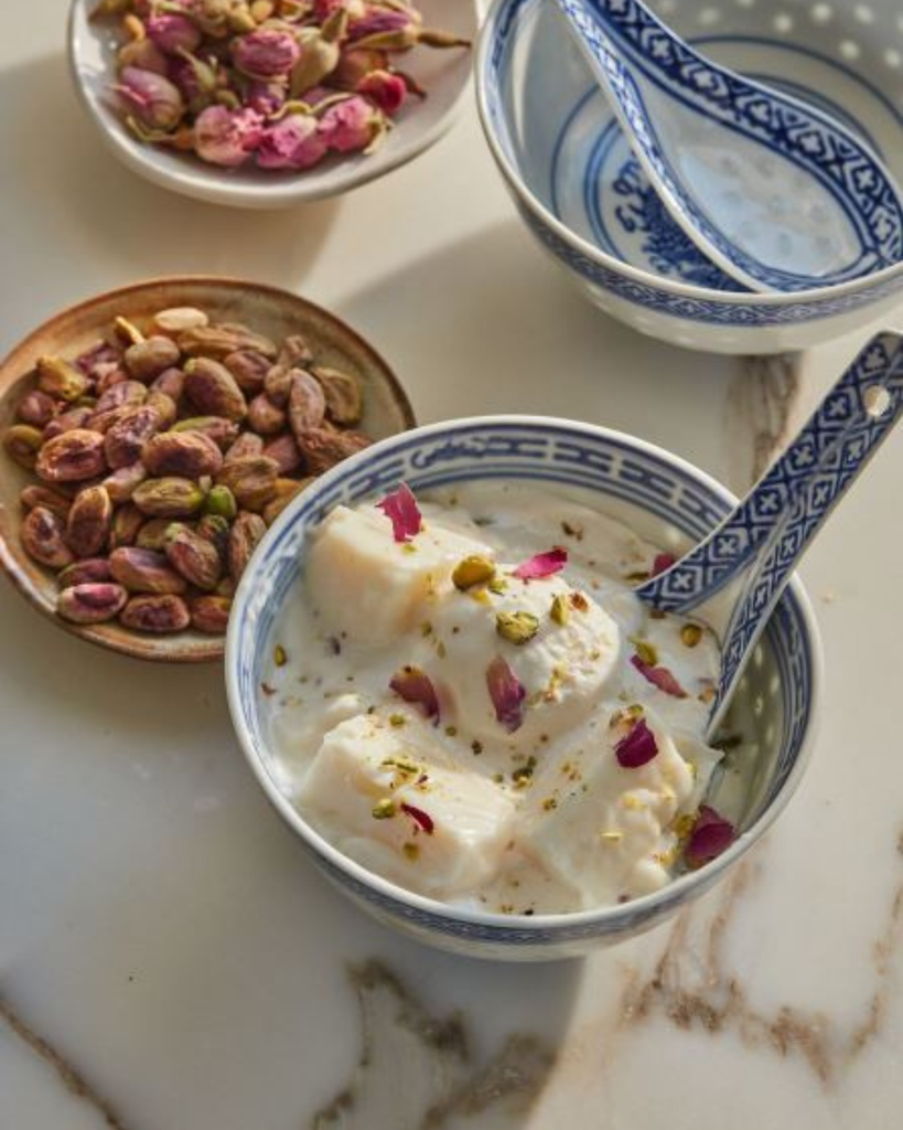 Hétaliyé (Flan à l'eau de rose et crème glacée) | Les Filles Fattoush